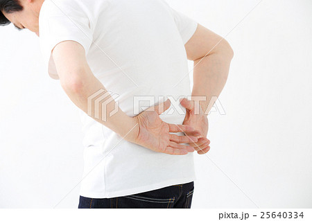 ミドル男性　腰痛 25640334