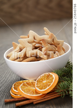 classic star cookies in white bowl with christmas decorations classic star cookies in white bowl with christmas decorations 25640766