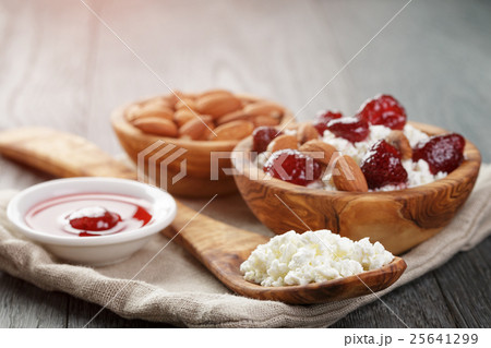 cottage cheese with preserved strawberry in wood 25641299