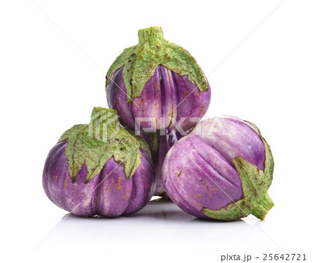 eggplant isolated on a white background 25642721