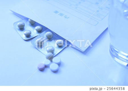 医療イメージ　処方薬 25644358