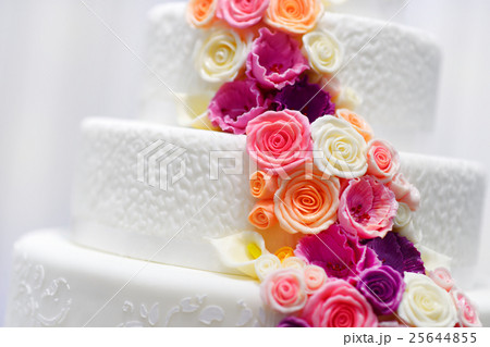 Detail of a wedding cake 25644855