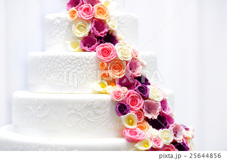 Detail of a wedding cake 25644856