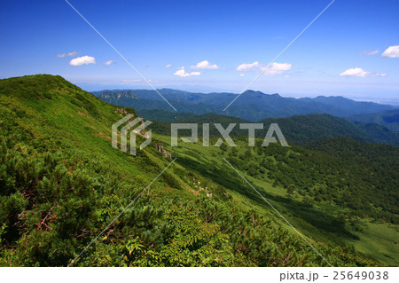 真夏の無意根山から見る札幌周辺の山並み 真夏の無意根山から見る札幌周辺の山並み 25649038