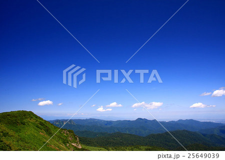 真夏の無意根山から見る札幌周辺の山並み 25649039
