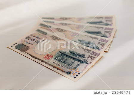 お札　二千円札 25649472