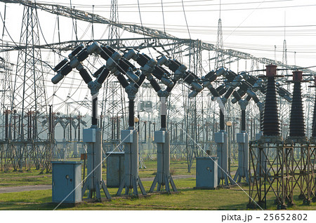 insulators on power plant 25652802