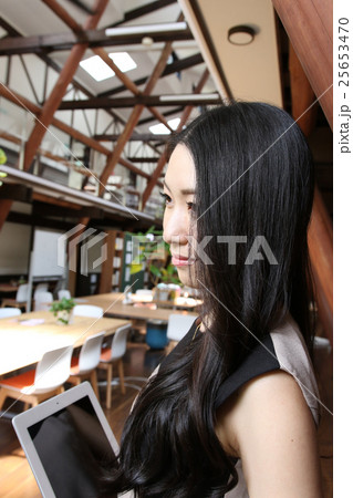 女性 タブレットPC 女性 タブレットPC 25653470