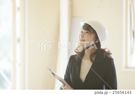 建築現場 働く女性 建築現場 働く女性 25656143