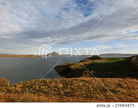 アイスランドの湖 アイスランドの湖 25664875