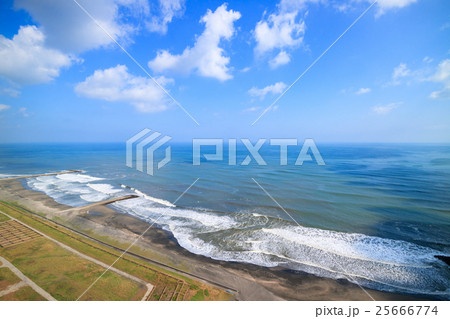一宮町釣ヶ崎東浪見海岸周辺を空撮 25666774
