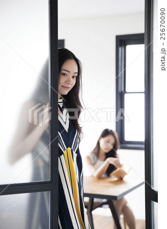 女性　ポートレート 25670090