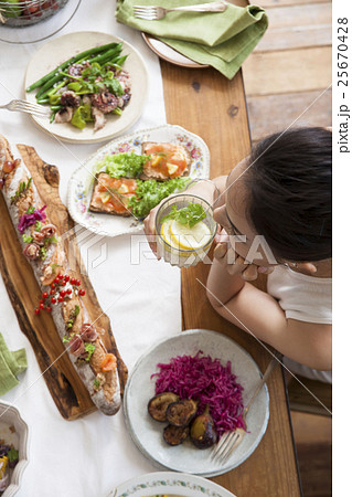 ホームパーティー 25670428