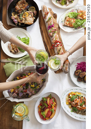 ホームパーティー 25670430