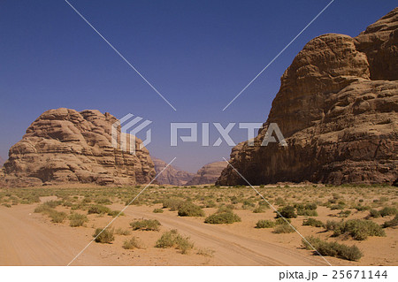 Scenery in Wadi Rum 25671144
