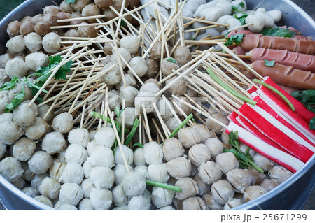 Meatball warm with steam 25671299