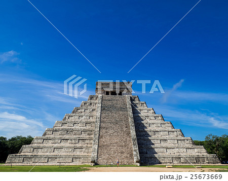 ククルカンの神殿 チチェン・イッツァ メキシコ ククルカンの神殿 チチェン・イッツァ メキシコ 25673669