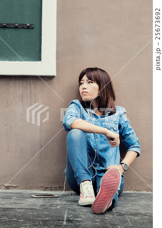 listening to music 25673692