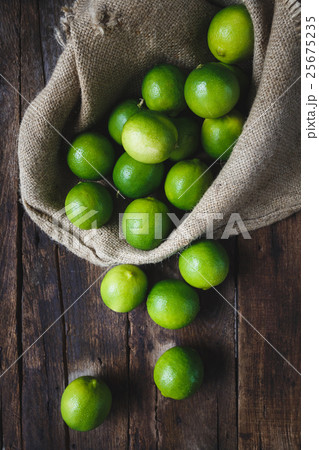 Green Lemons 25675235