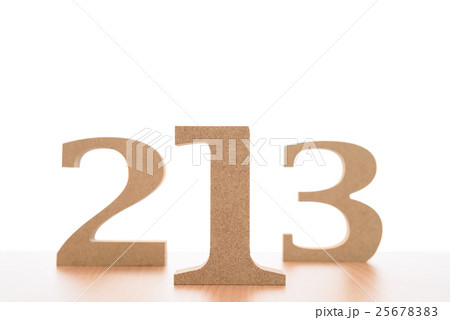 並ぶ数字の１２３　白背景 25678383