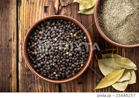 black pepper 25680257