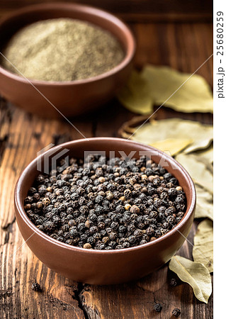 black pepper 25680259