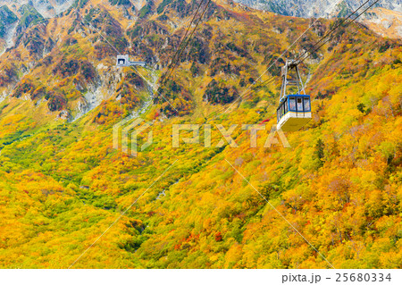 富山 黒部大観峰紅葉の写真素材