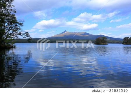 秋の大沼 駒ケ岳＜北海道・函館近郊＞ 25682510