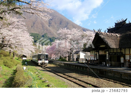 春の湯野上温泉駅 春の湯野上温泉駅 25682793