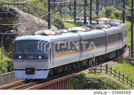 山岳区間を行く西武特急ちちぶ号 25688369