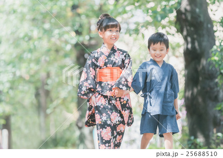 Yukata (an informal cotton kimono) Yukata (an informal cotton kimono) 25688510