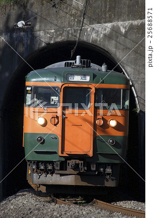 上越線高崎口の115系電車 25688571