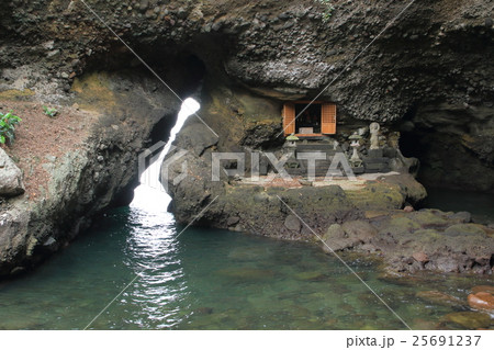 行者洞窟（長崎鼻・豊後高田市） 25691237