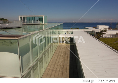 横須賀美術館 25694044