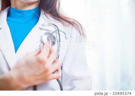 Portrait of young woman doctor  25695374