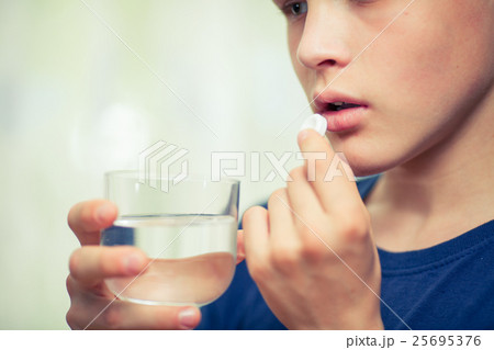 Portrait of young woman doctor Portrait of young woman doctor 25695376