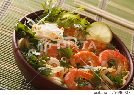 Thick soup with shrimps, noodles and herbs Thick soup with shrimps, noodles and herbs 25696983