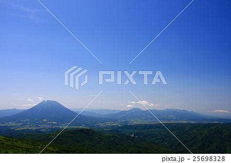 真夏の無意根山から見る羊蹄山とニセコ連峰 真夏の無意根山から見る羊蹄山とニセコ連峰 25698328