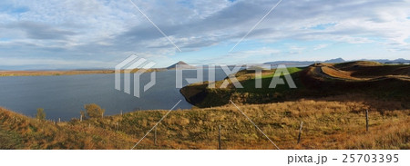 アイスランドの湖 アイスランドの湖 25703395