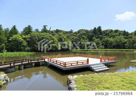 伊勢神宮・外宮・勾玉池（まがたま池） 25706968