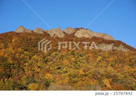 紅葉の八剣山 25707842