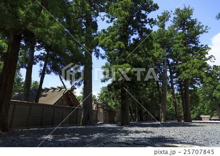 伊勢神宮・外宮・古殿地と正宮 伊勢神宮・外宮・古殿地と正宮 25707845