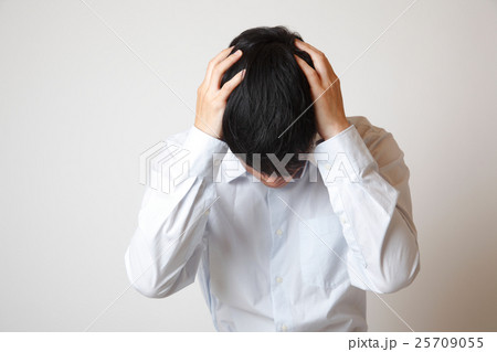 絶望、不安、頭痛 絶望、不安、頭痛 25709055