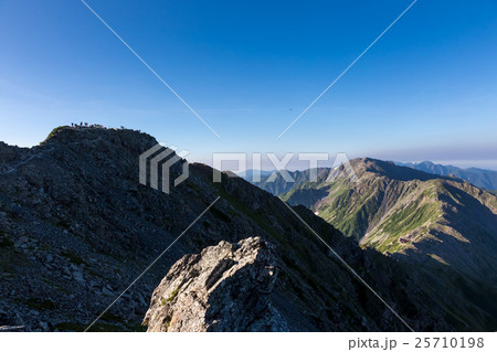 北岳山頂と間ノ岳への道 北岳山頂と間ノ岳への道 25710198