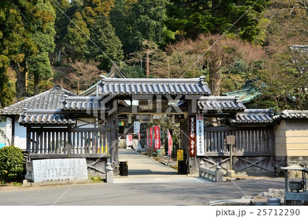 四国霊場第81番白峰寺(山門) 四国霊場第81番白峰寺(山門) 25712290