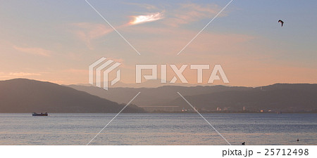 諏訪湖畔の夕景 25712498