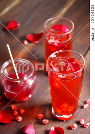 Rose And Pomegranate Cocktail Rose And Pomegranate Cocktail 25714105