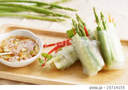 vegetarian salad roll 25714155