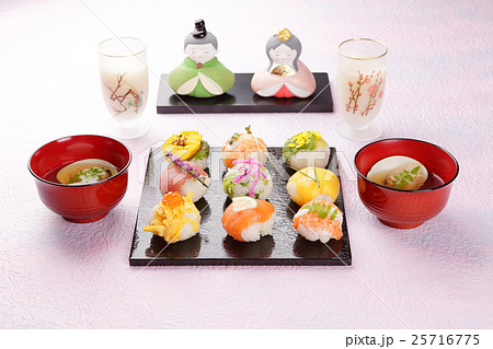 ひな祭りのお祝い 25716775