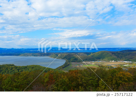 紅葉の天都山より網走湖方面を望む 25717122